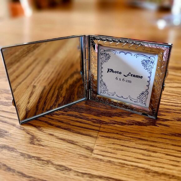 ❌️SOLD❌️BRIGHTON Silver, Leather, And Crystal Photo Frame Compact - Picture 2 of 9